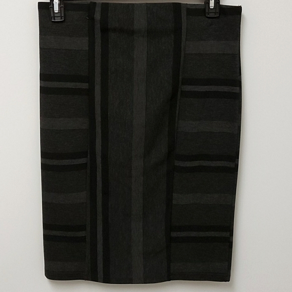 NWOT One 5 One Black and Gray Pencil Skirt Size M - Picture 2 of 6